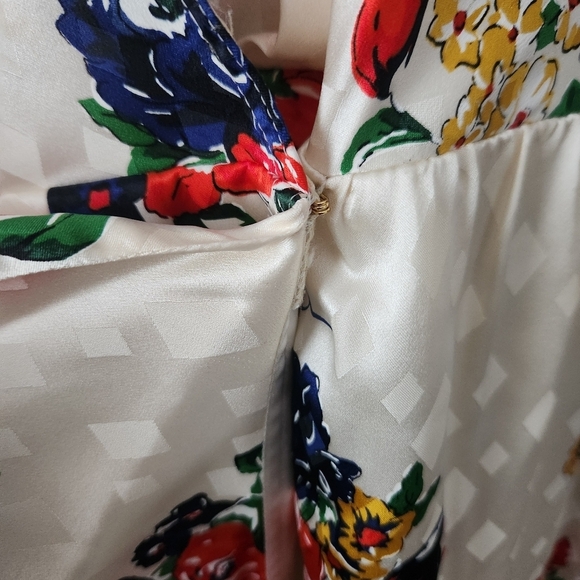 Tory Burch | 100% Silk Printed Wrap Dress with Belt in Ivory Tea Rose - Size 8 - Picture 7 of 16